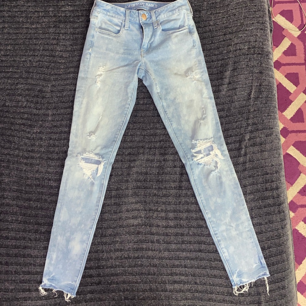 Light blue low waisted ripped Jegging jeans